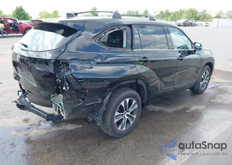 2022 Toyota Highlander Xle z USA, uszkodzony, nr VIN 5TDHZRBHXNS233906
